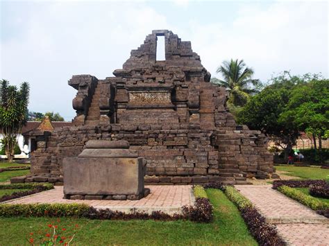 A Maravilhosa Candi Jago - Uma Jornada Através da Pedra e do Tempo!